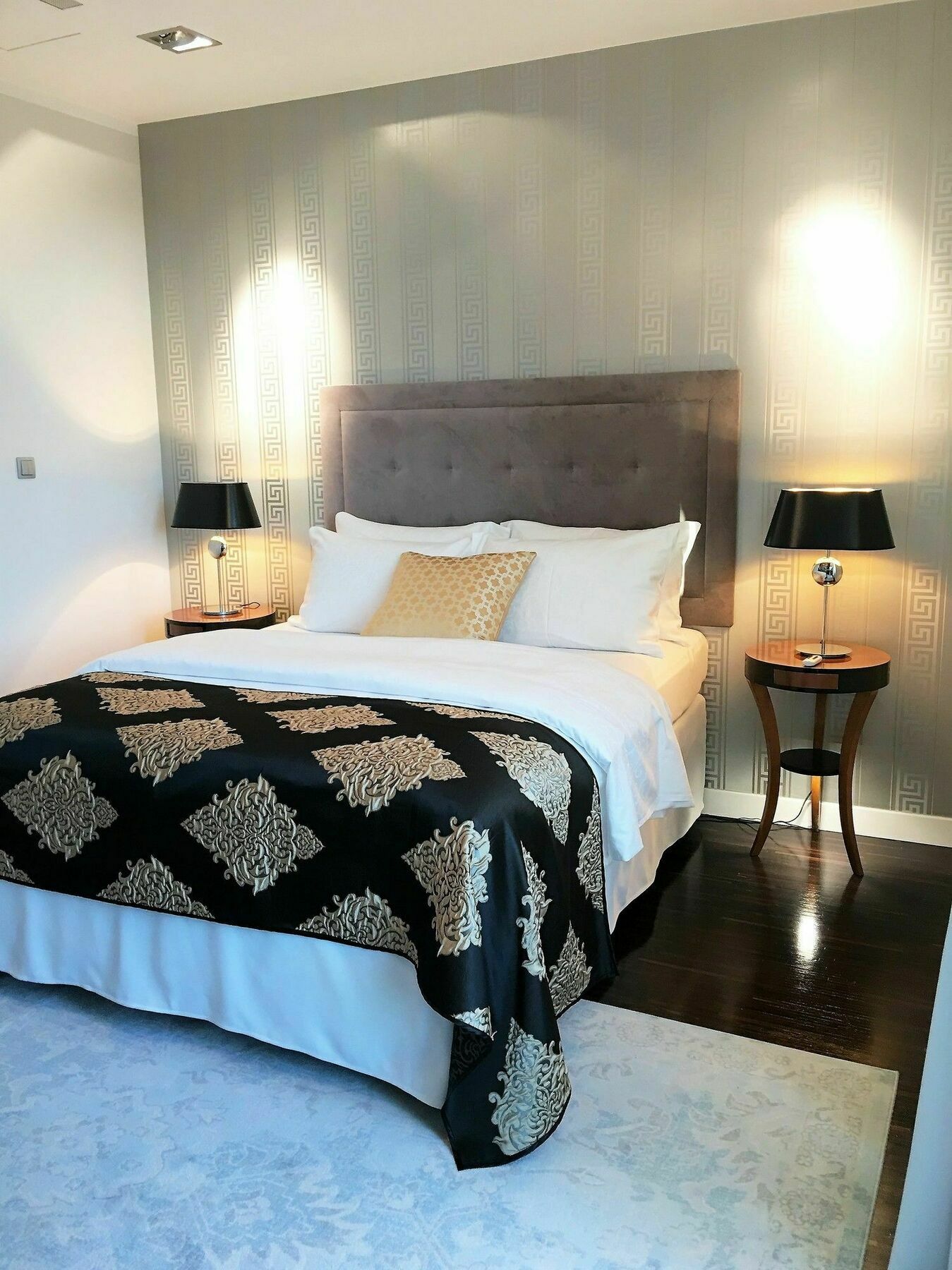 Aparthotel Mondrian Luxury & Old Town Krakau