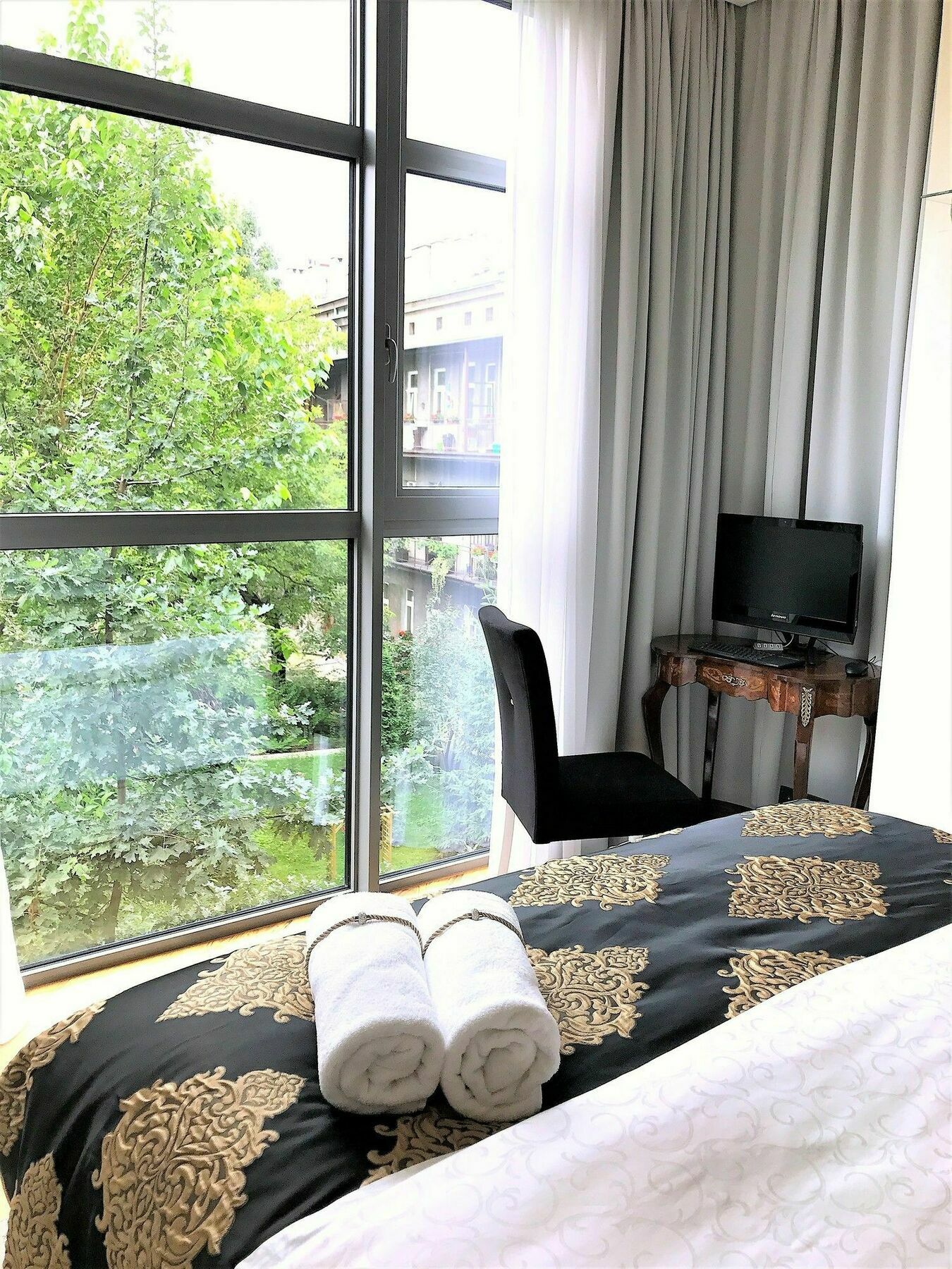 Hotel apartamentowy Mondrian Luxury & Old Town 5*