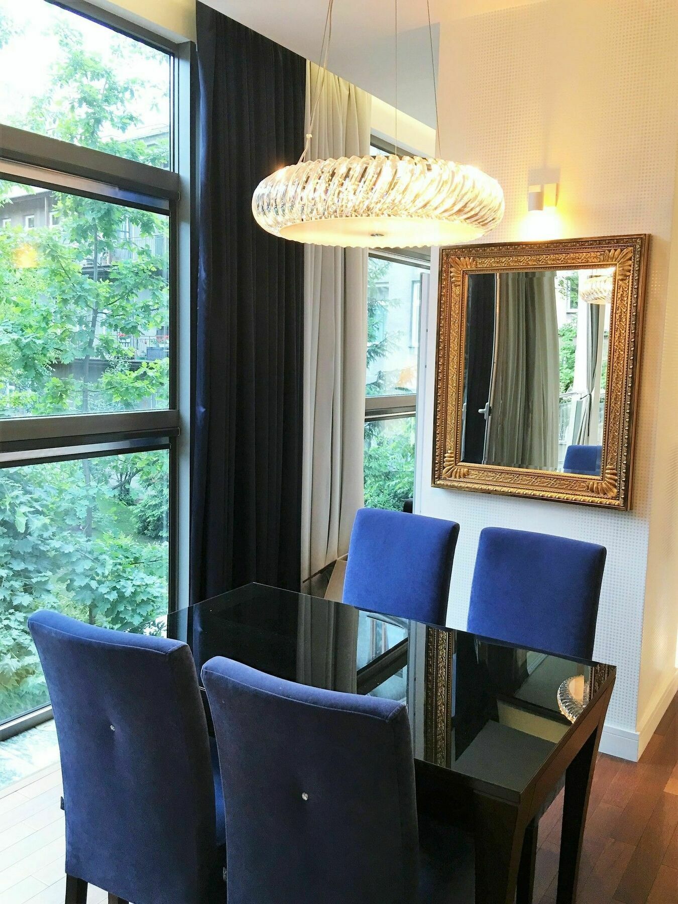 Hotel apartamentowy Mondrian Luxury & Old Town 5*