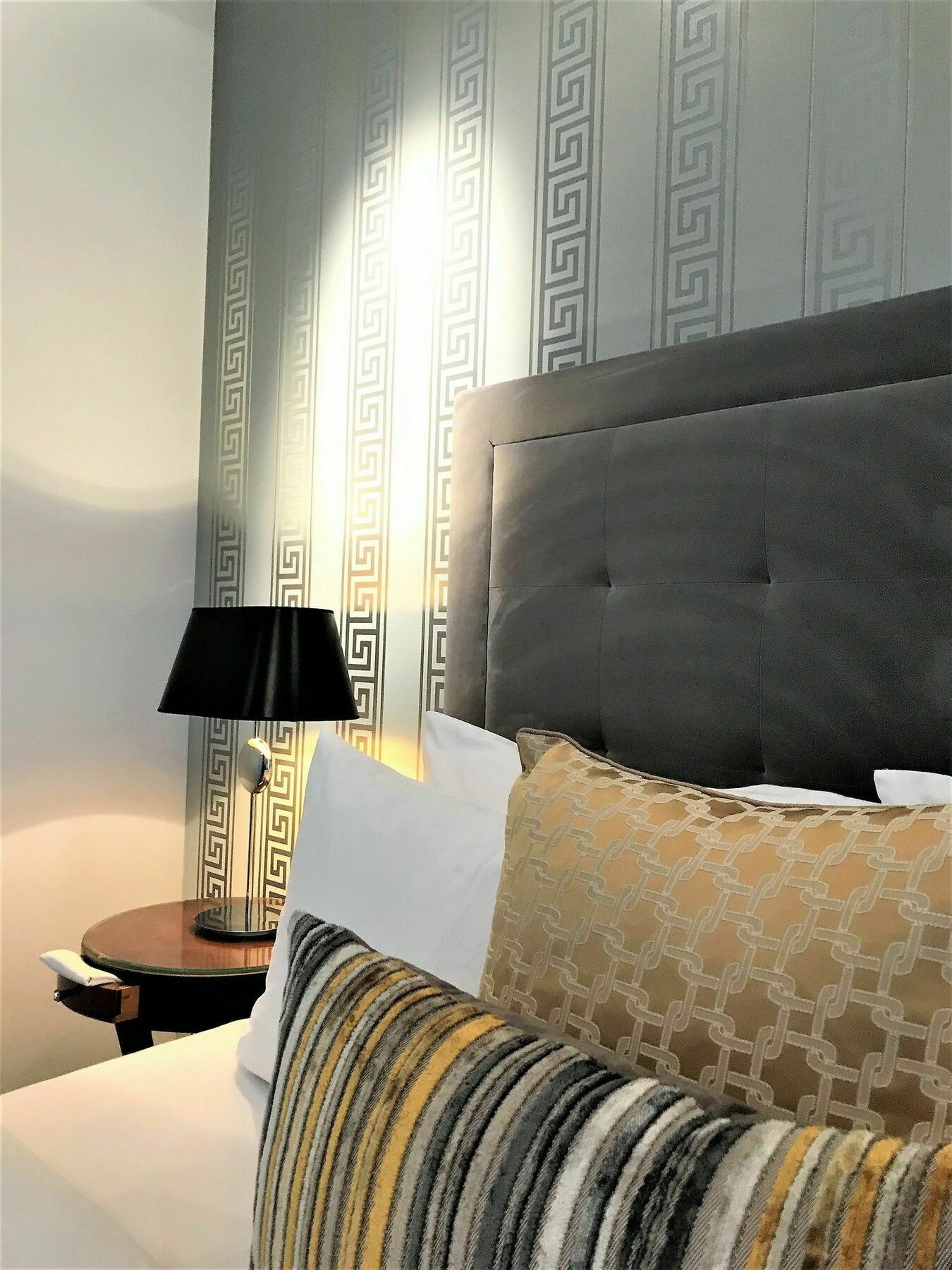Hotel apartamentowy Mondrian Luxury & Old Town