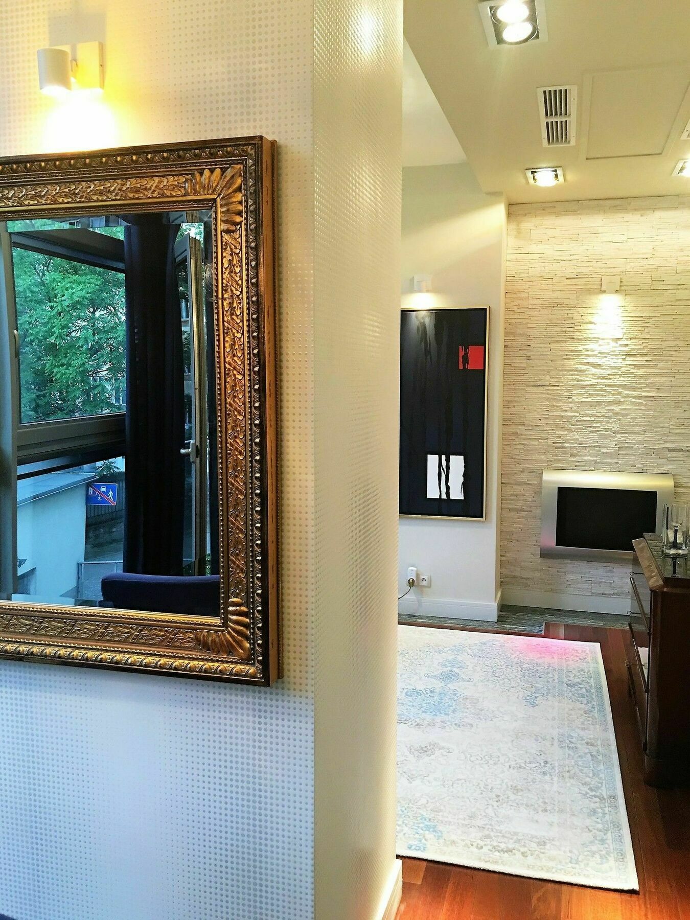 Hotel apartamentowy Mondrian Luxury & Old Town
