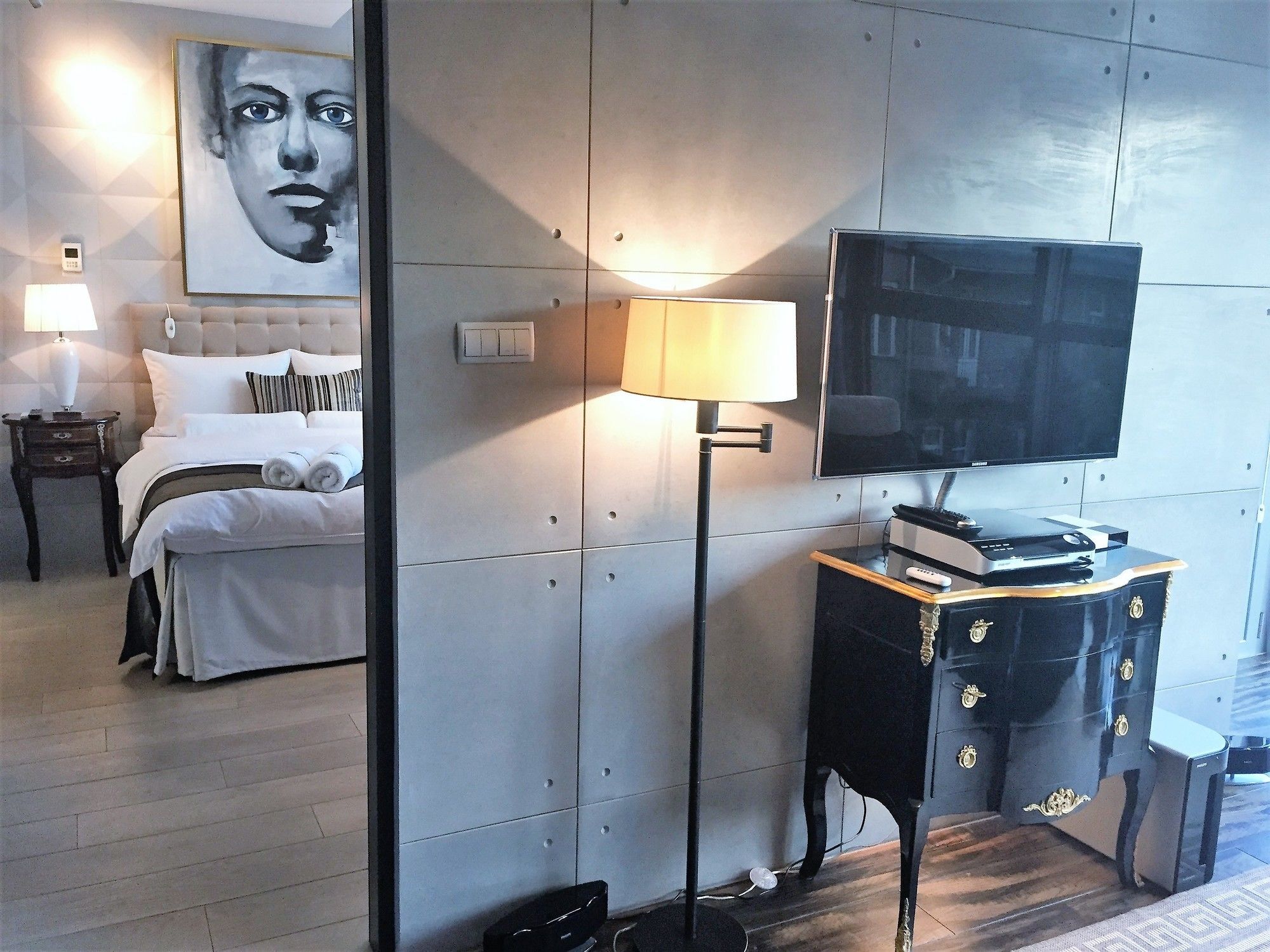Hotel apartamentowy Mondrian Luxury & Old Town